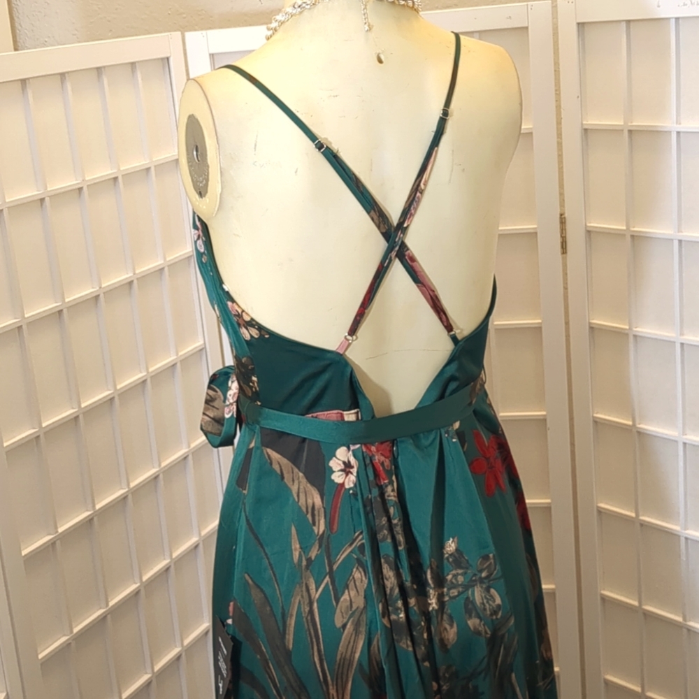 Lulu's Maxi Dress - Picture 5 of 8